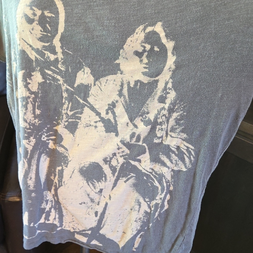 Magnolia Pearl Sitting Bull Charcoal Graphic Tee - Picture 4 of 8